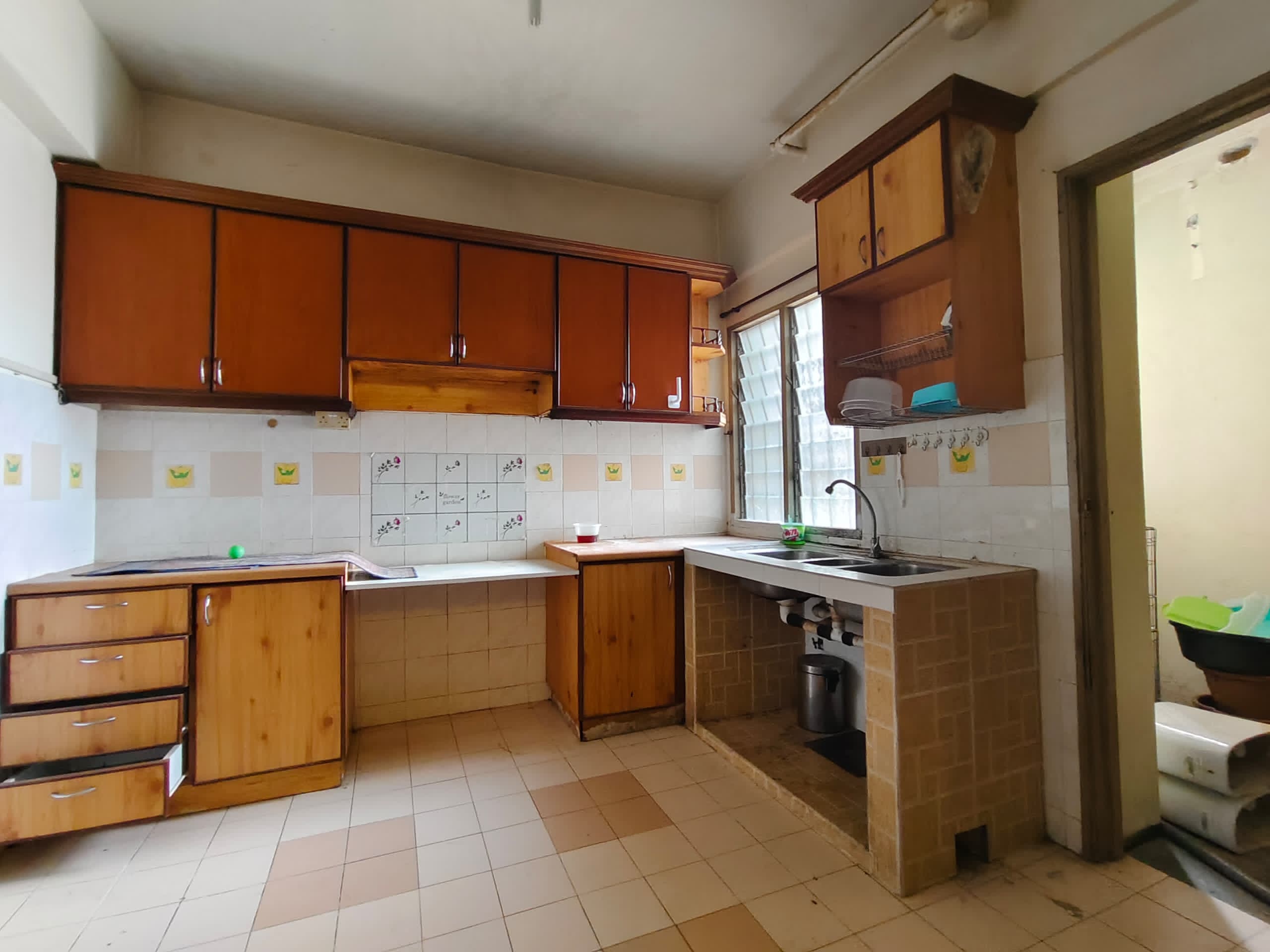 c37d6c4e-295e-43a2-87ff-971ee00da2ff